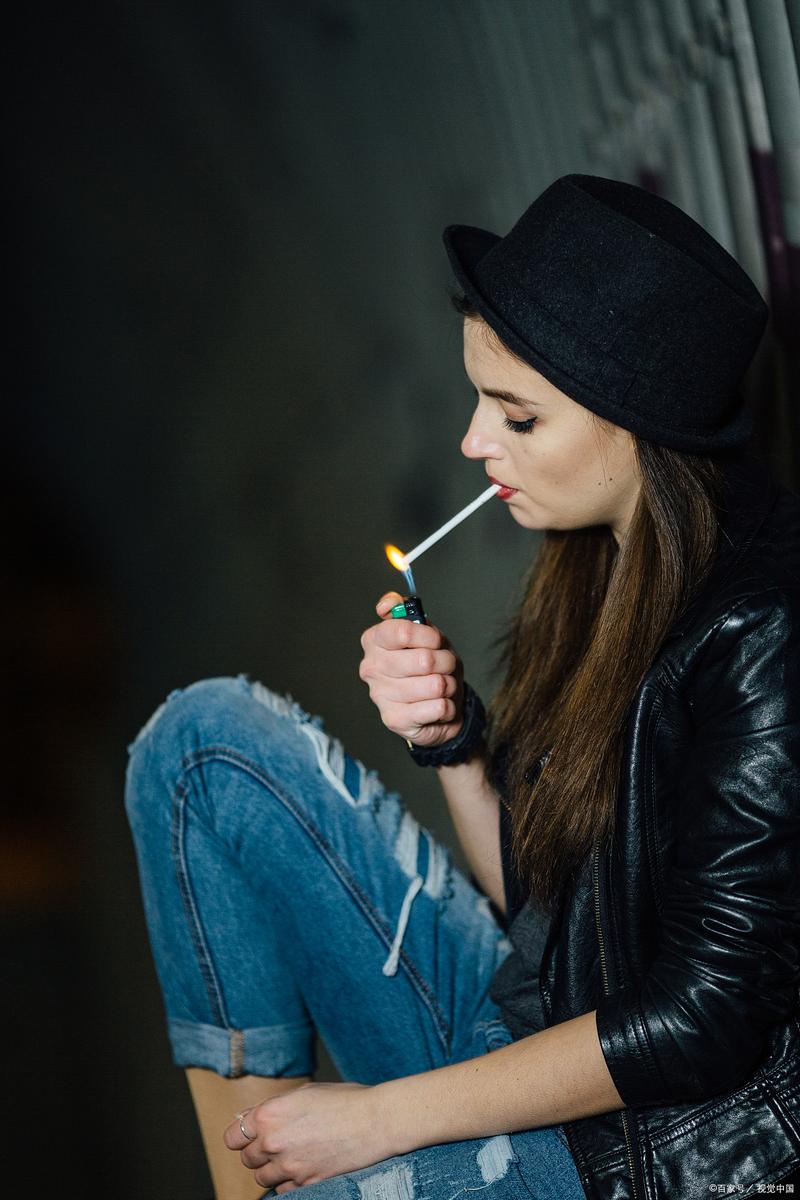 抽烟43年妻子癌晚期,丈夫吸烟,妻子肺癌晚期